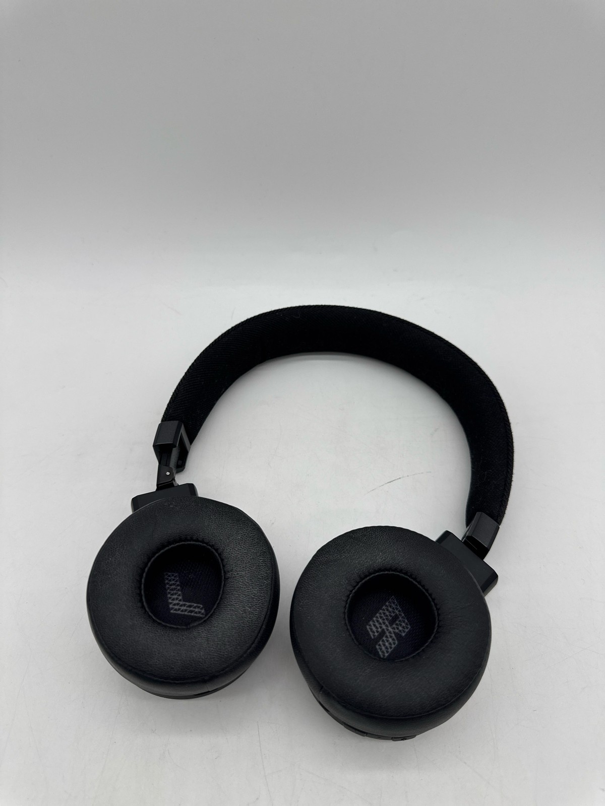 JBL Live 675NC Wireless On-Ear Headphones Noise Cancelling BT 5.3 Black (4)