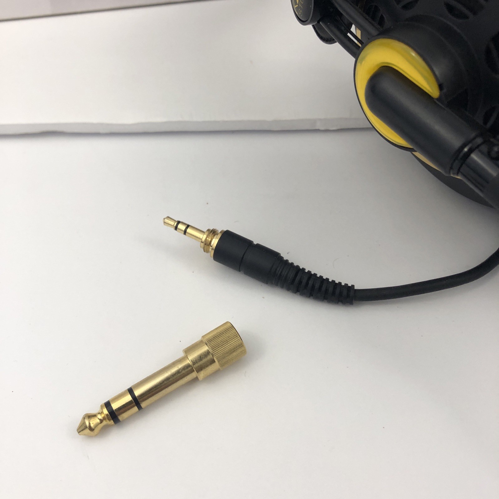 Headphones AKG Acoustics K240 Studio Semi-Open Over the Ear Headphone