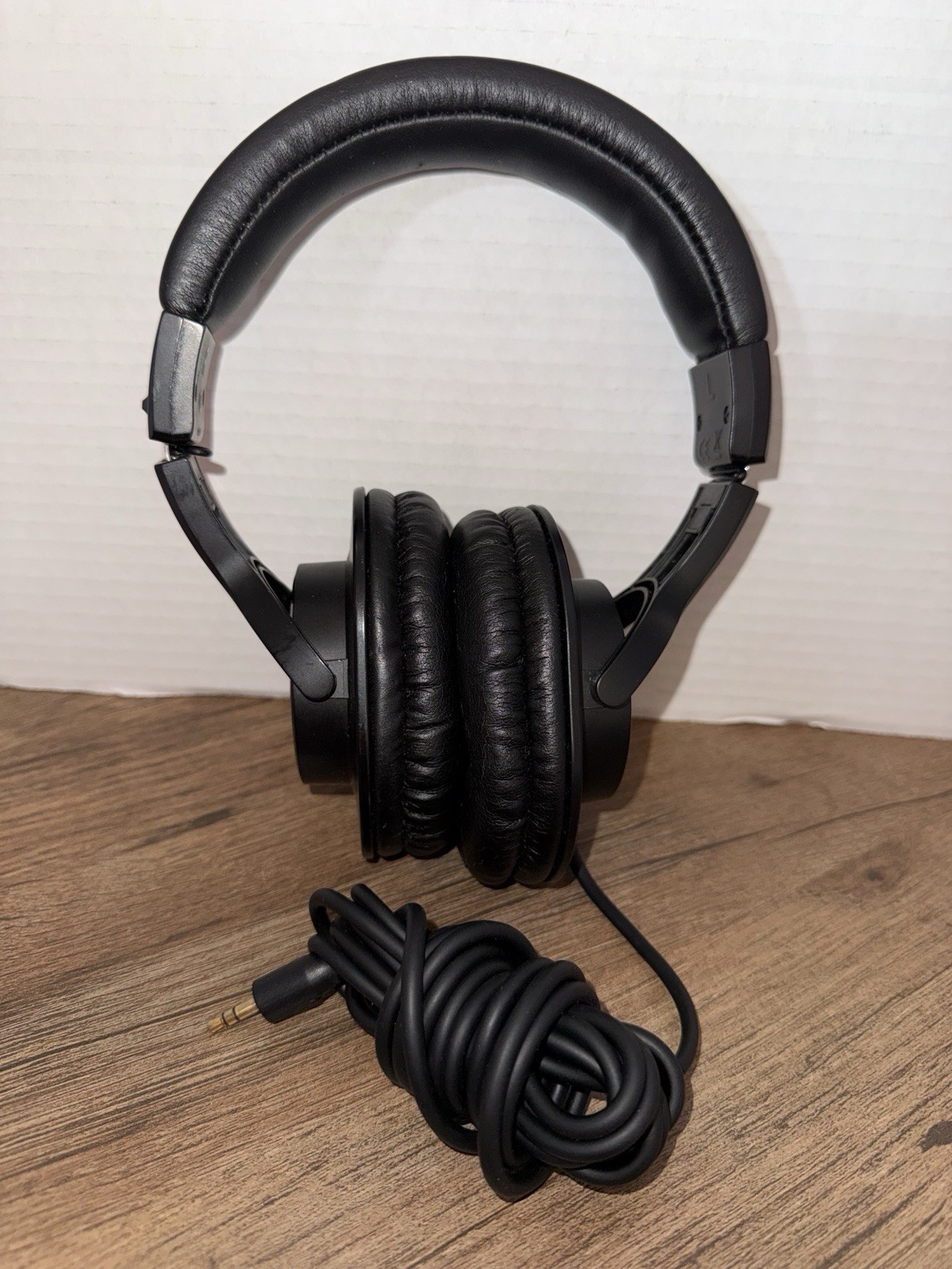 GREAT CONDITION Audio-Technica ATH-M20X Professional Studio Monitor Headphones