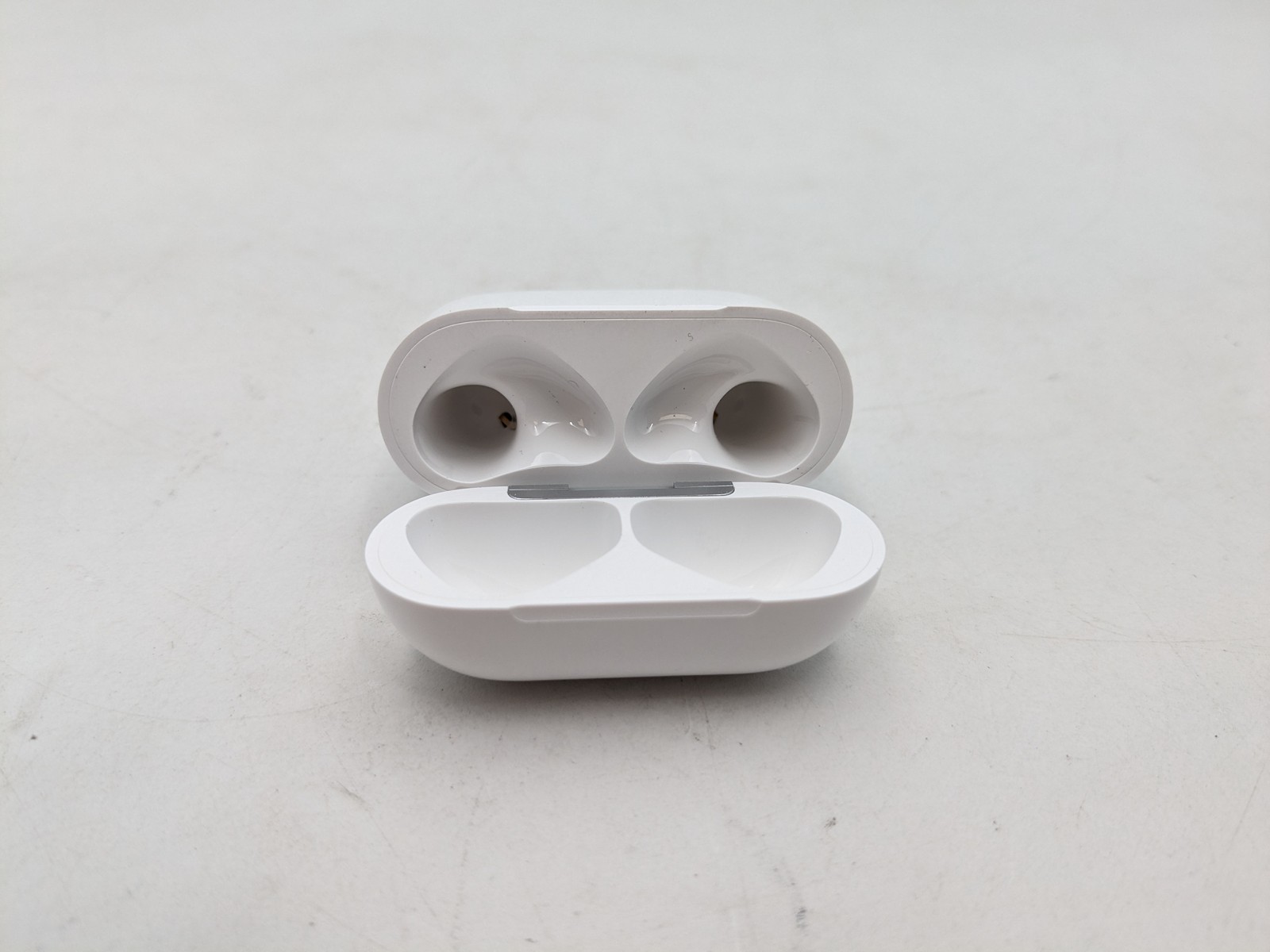 Apple AirPods 4 MXP93CH/A Earbuds W/ Charging Case Active Noise Cancellation