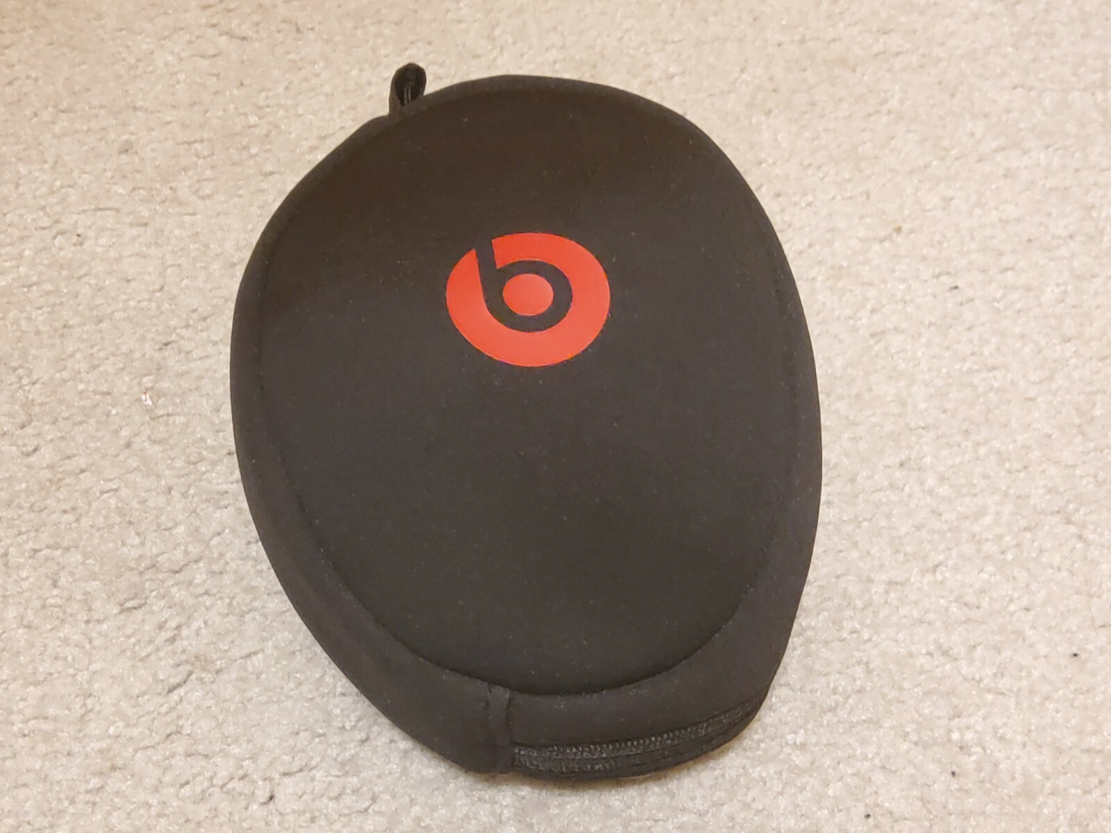 Beats Solo 2 Wired Headphones Black B0518 Rare Heineken version with Carry Case