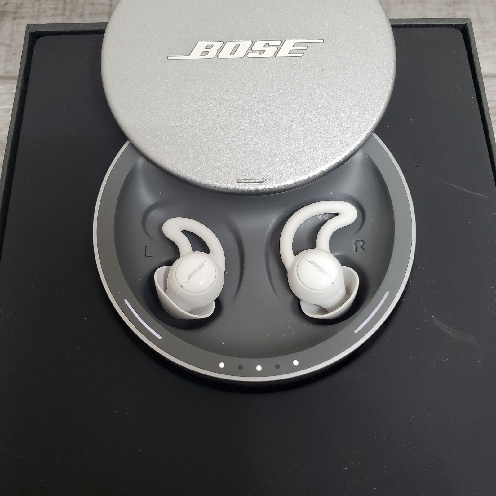 BOSE Noise-Masking SLEEPBUDS w Travel Case Model #785593-0010