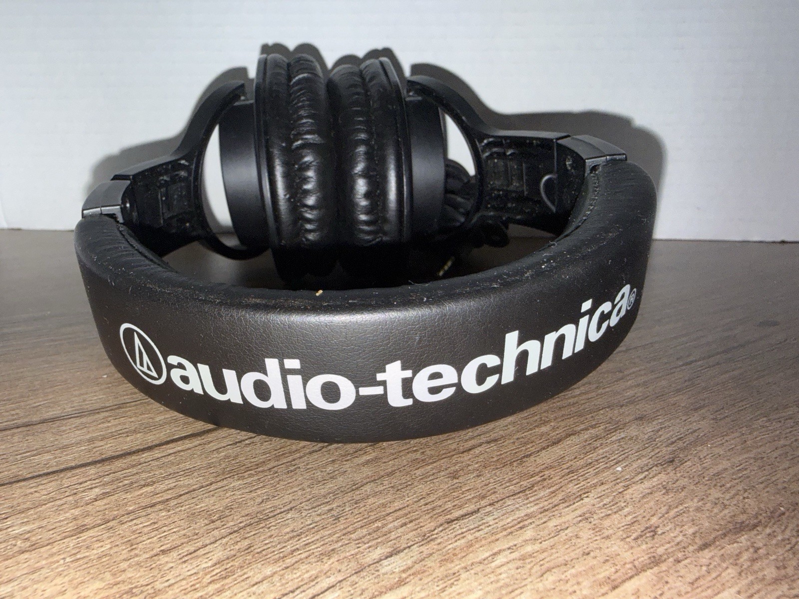 GREAT CONDITION Audio-Technica ATH-M20X Professional Studio Monitor Headphones