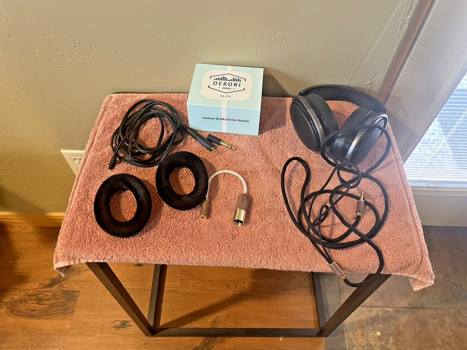 Sennheiser HD650 XLR 4.4mm connection + adaptor / Dekoni Sheepskin Pads / EXC /