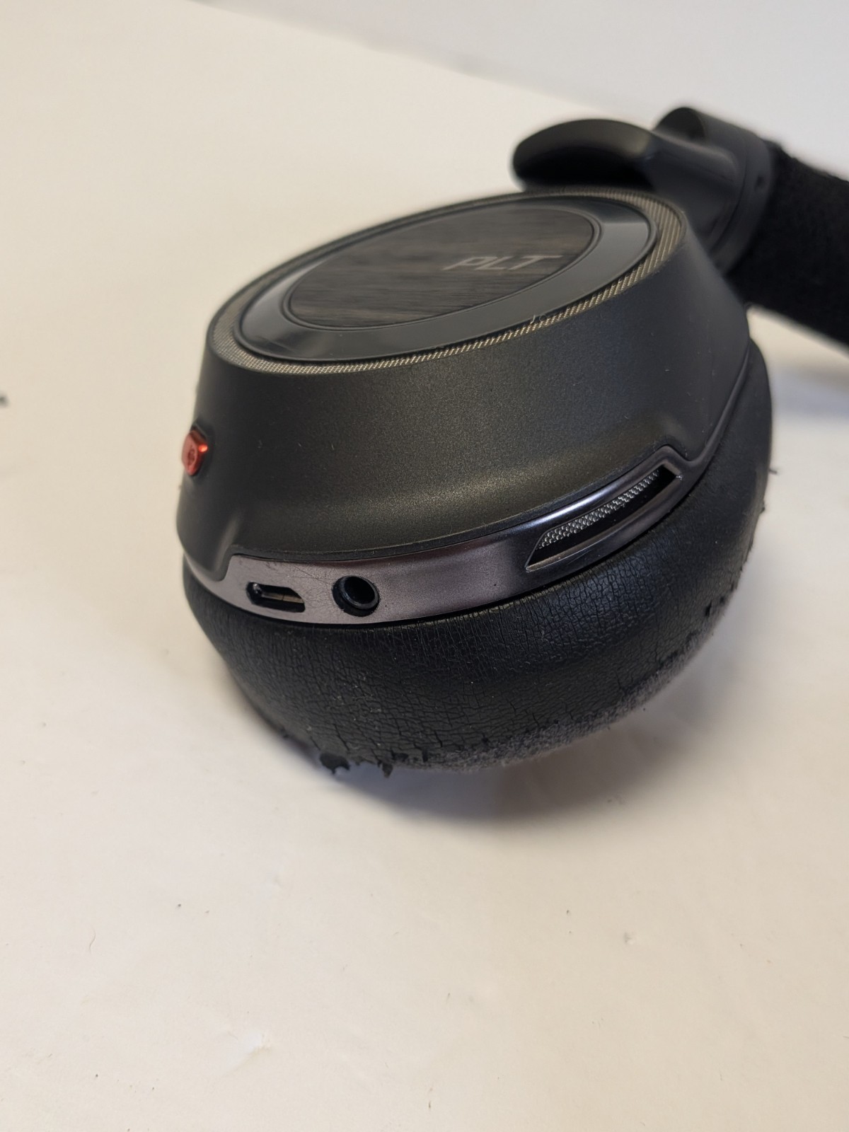 Plantronics Voyager PLT B8200 Bluetooth Headphones No Dongle **See Photos