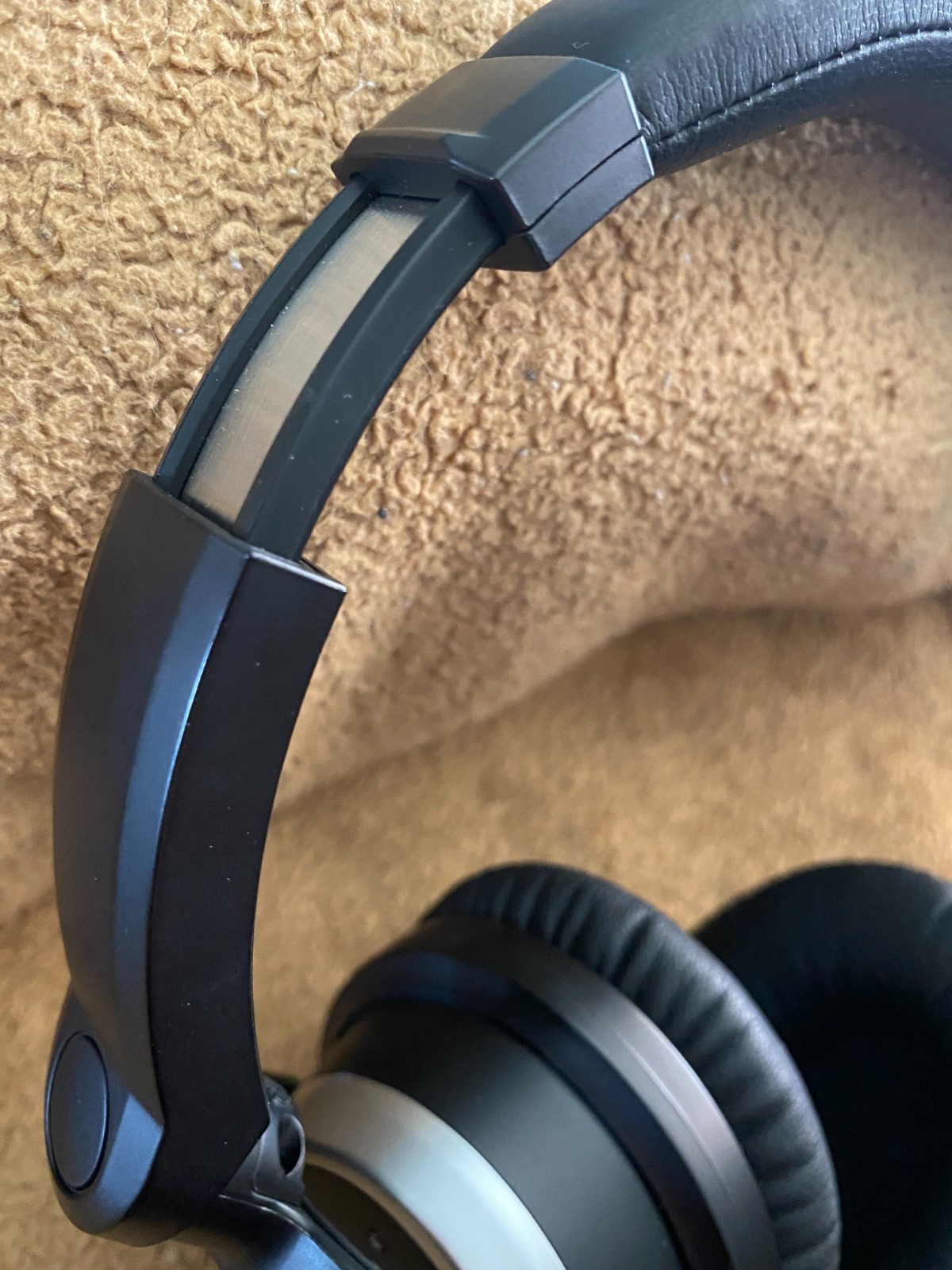 Audio Technica Active Noise Cancelling Headphones ATH-ANC7B Corded Case Quiet