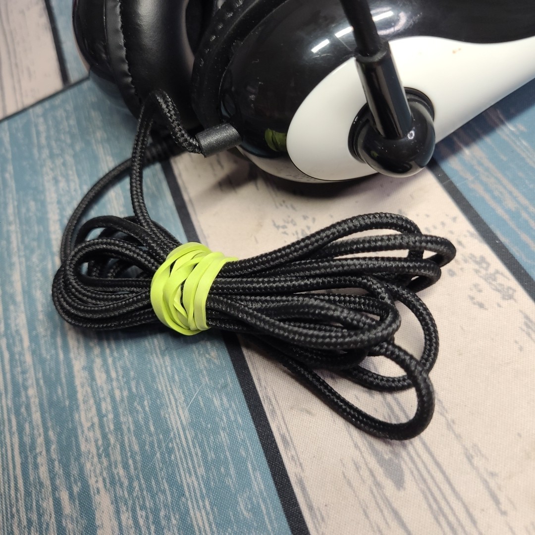 Avid Headphone Headset with Noise Cancelling Microphone WHITE 138560516
