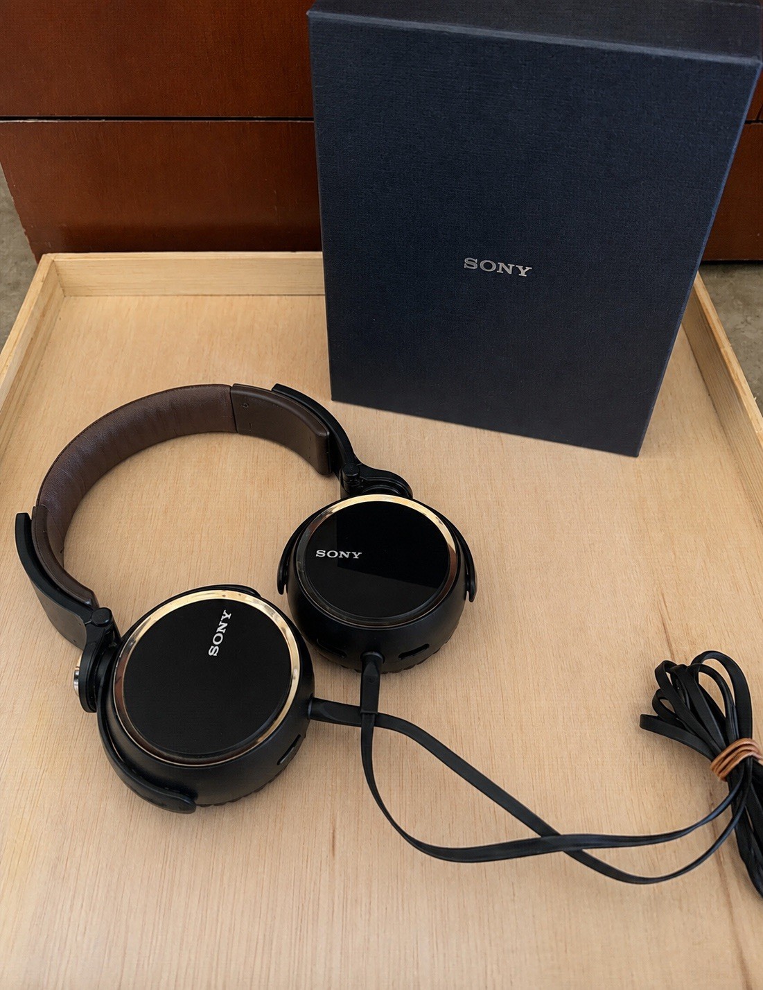 Sony MDR-XB600 Extra Bass Wired Over Ear Headphones Black Brown w/ Box Cable