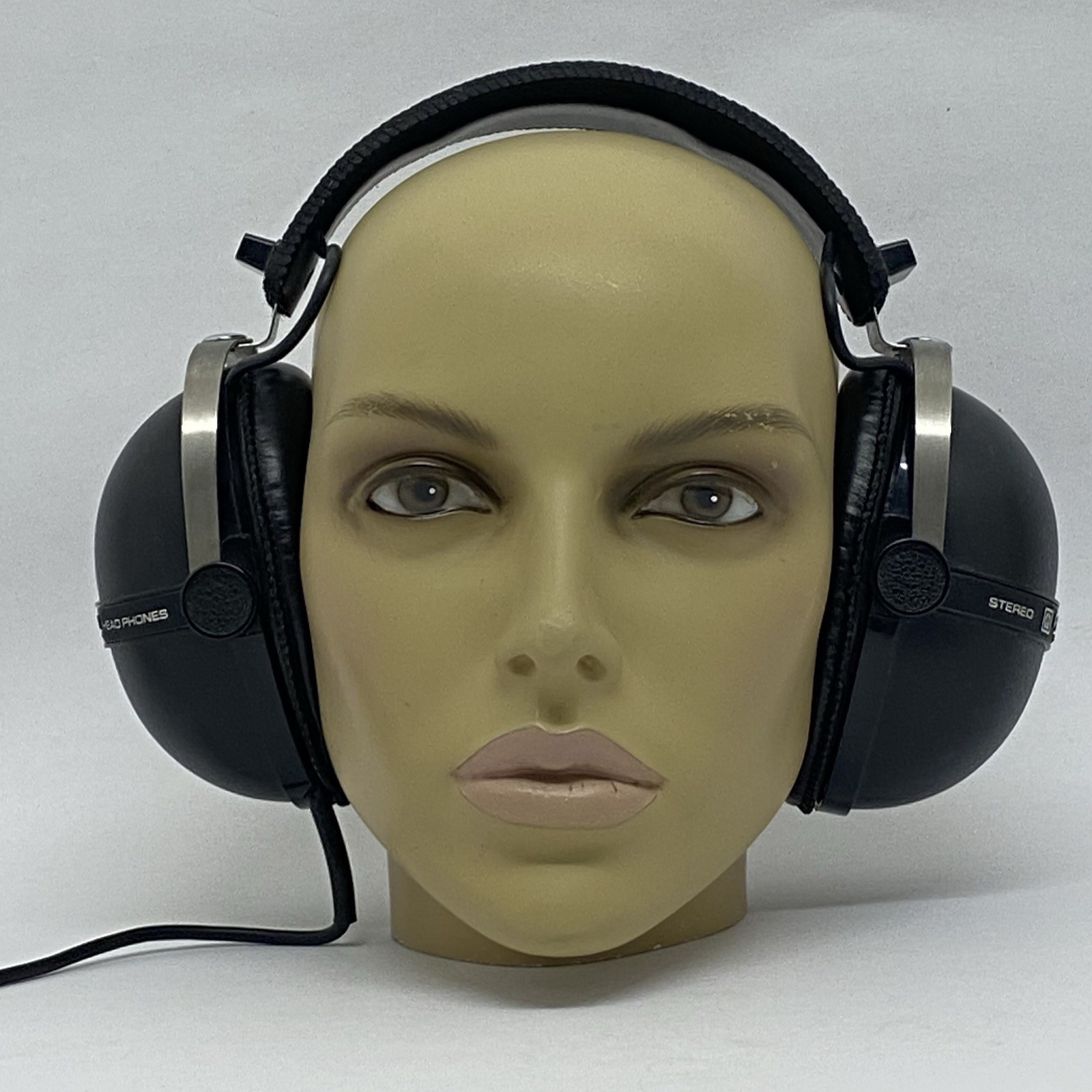 VINTAGE PIONEER MODEL SE-205 STEREO HEADPHONES MADE IN JAPAN GREAT CONDITION
