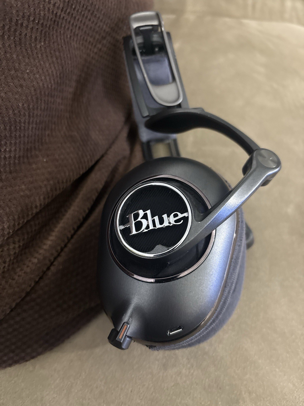 Blue Mix-Fi Powered Headphones with Built-in Audiophile. No Cable Tested