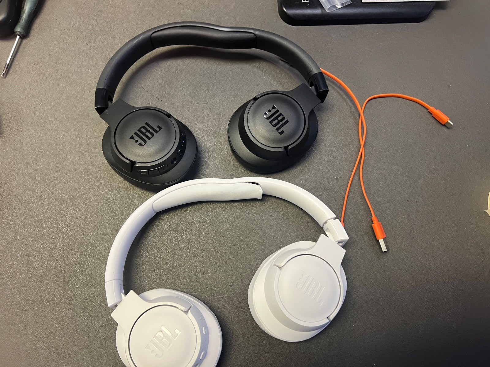 JBL Tune760NC LOT OF 2 – Active NC Bluetooth Headphones-BENT BUT WORKS!-3