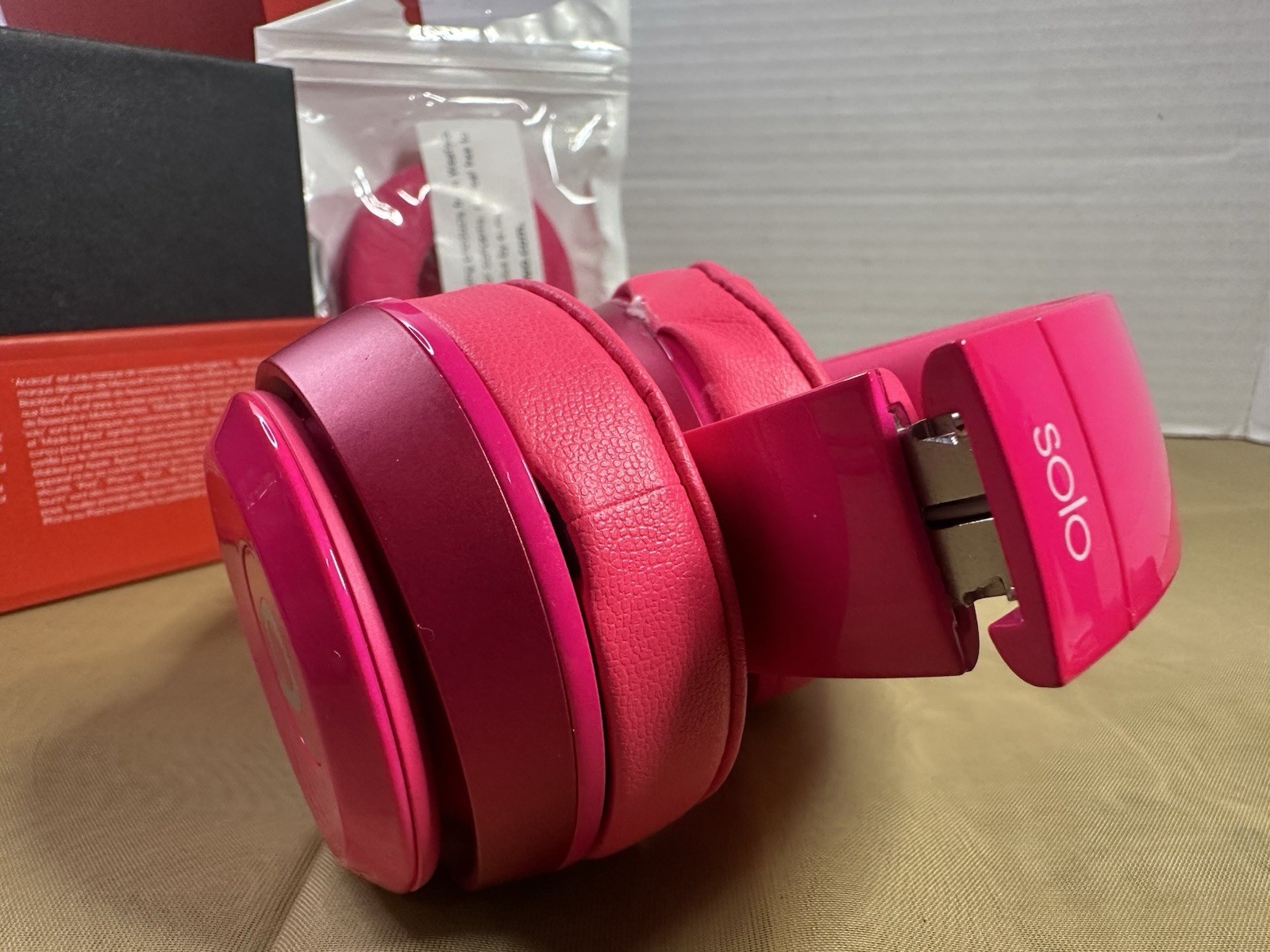 Beats by Dr. Dre Solo 2 Wired On-Ear Headphones Model B0518 Pink Tested w/ Case
