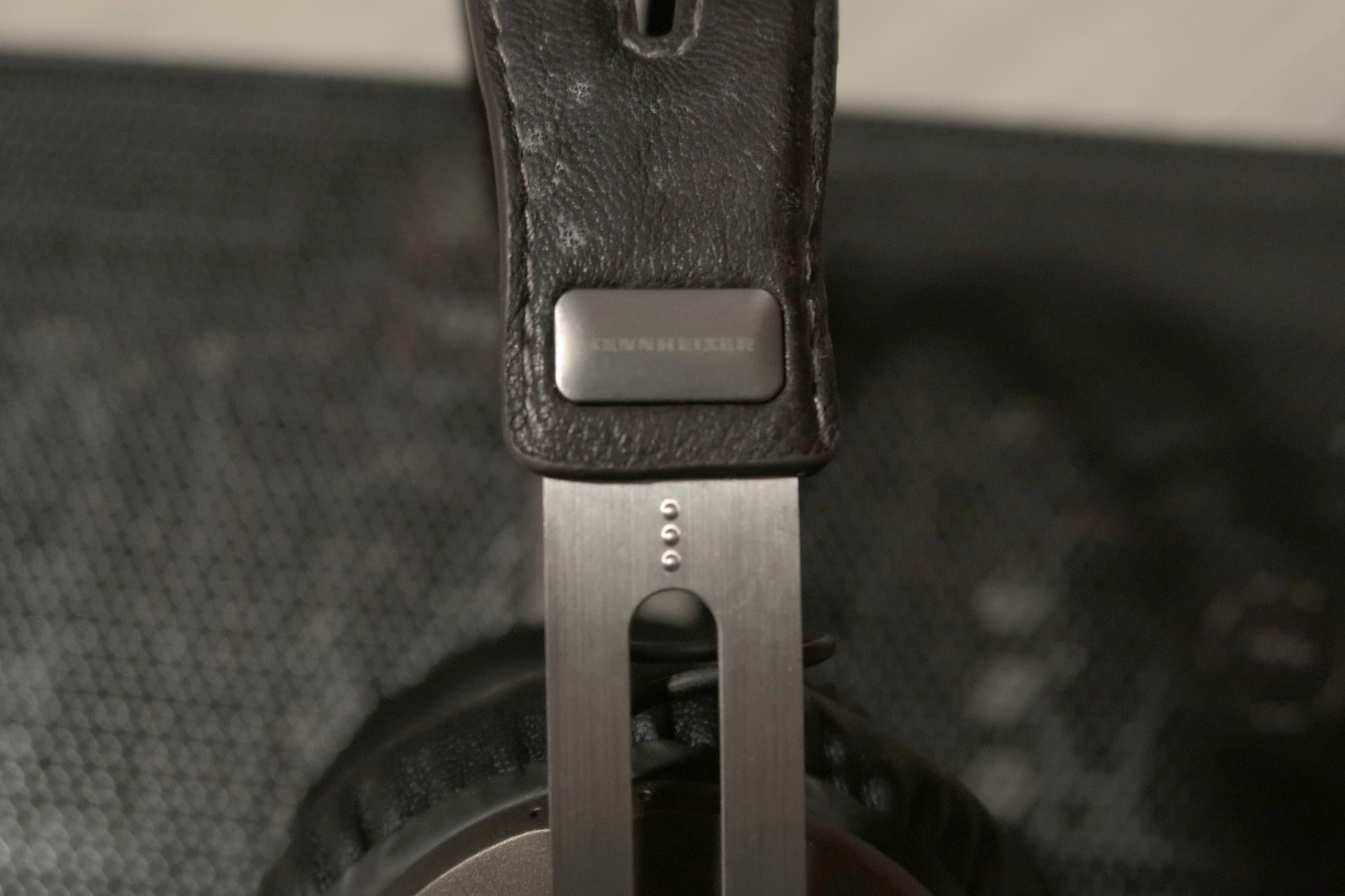 Sennheiser Momentum 1.0 Over-ear Hi-fi Wired Closed-back Headphone