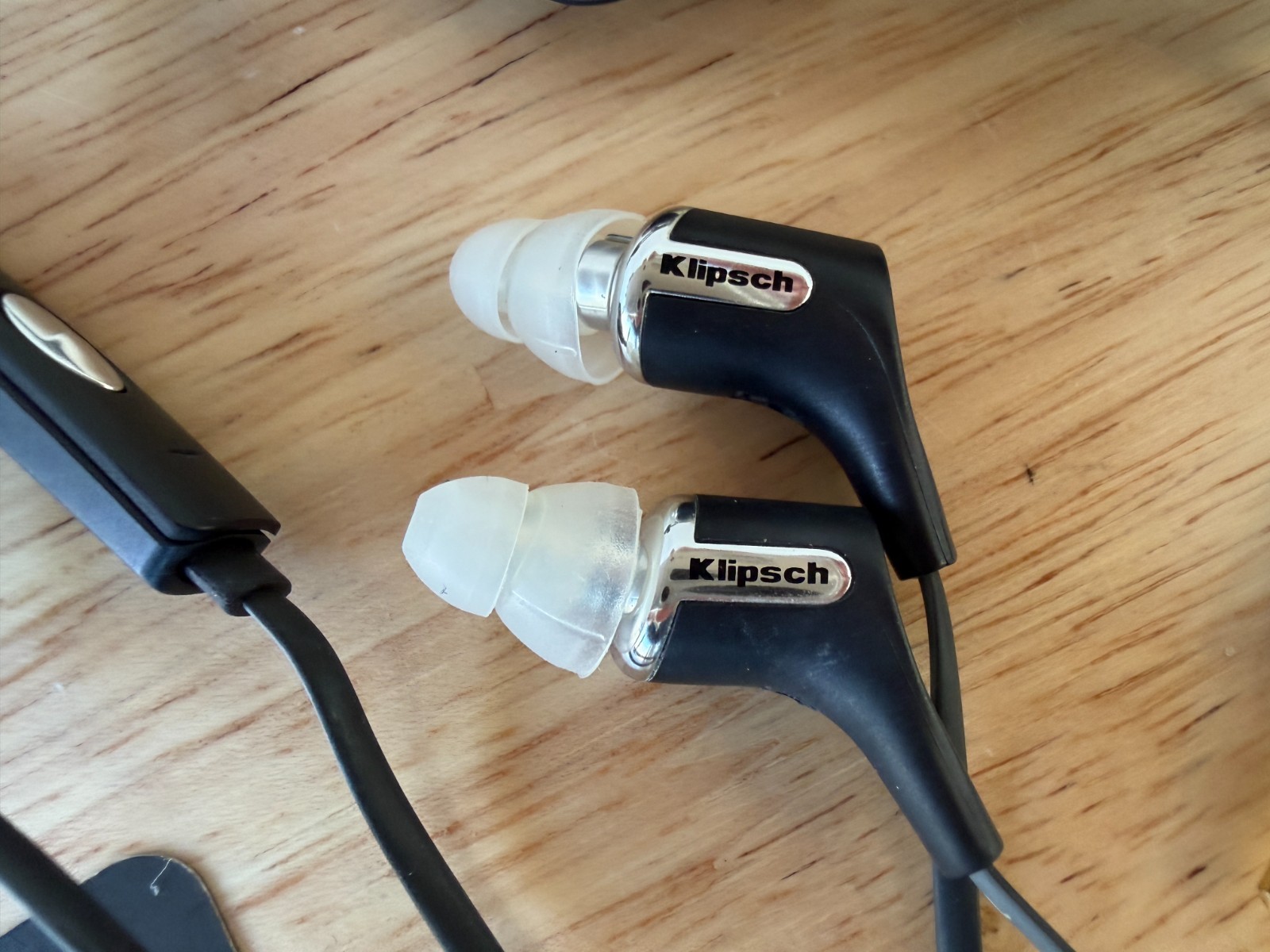 Klipsch R6i Black Wired In-Ear Earbuds Headphones w/ Case and Ear Tips TESTED