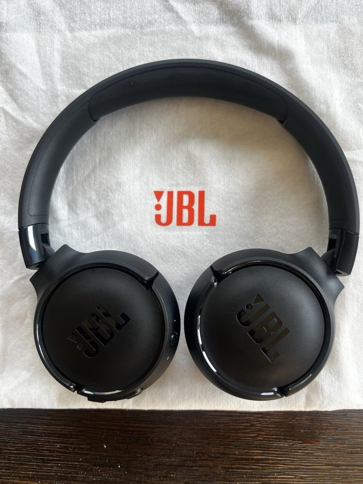 JBL Tune 520BT Wireless Bluetooth On-Ear Headphones With Built-In Microphone NEW
