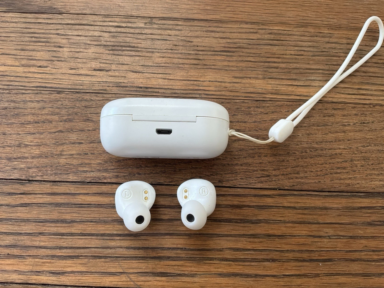 Quikcell QAir Buds Bluetooth Wireless Earbuds Built-In Mic White