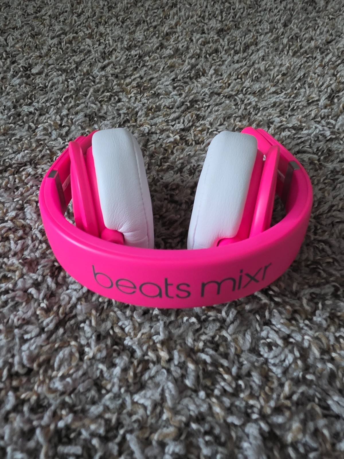 Beats by Dr. Dre Mixr Neon Pink Wired On-Ear Headphones + Case – Tested Great