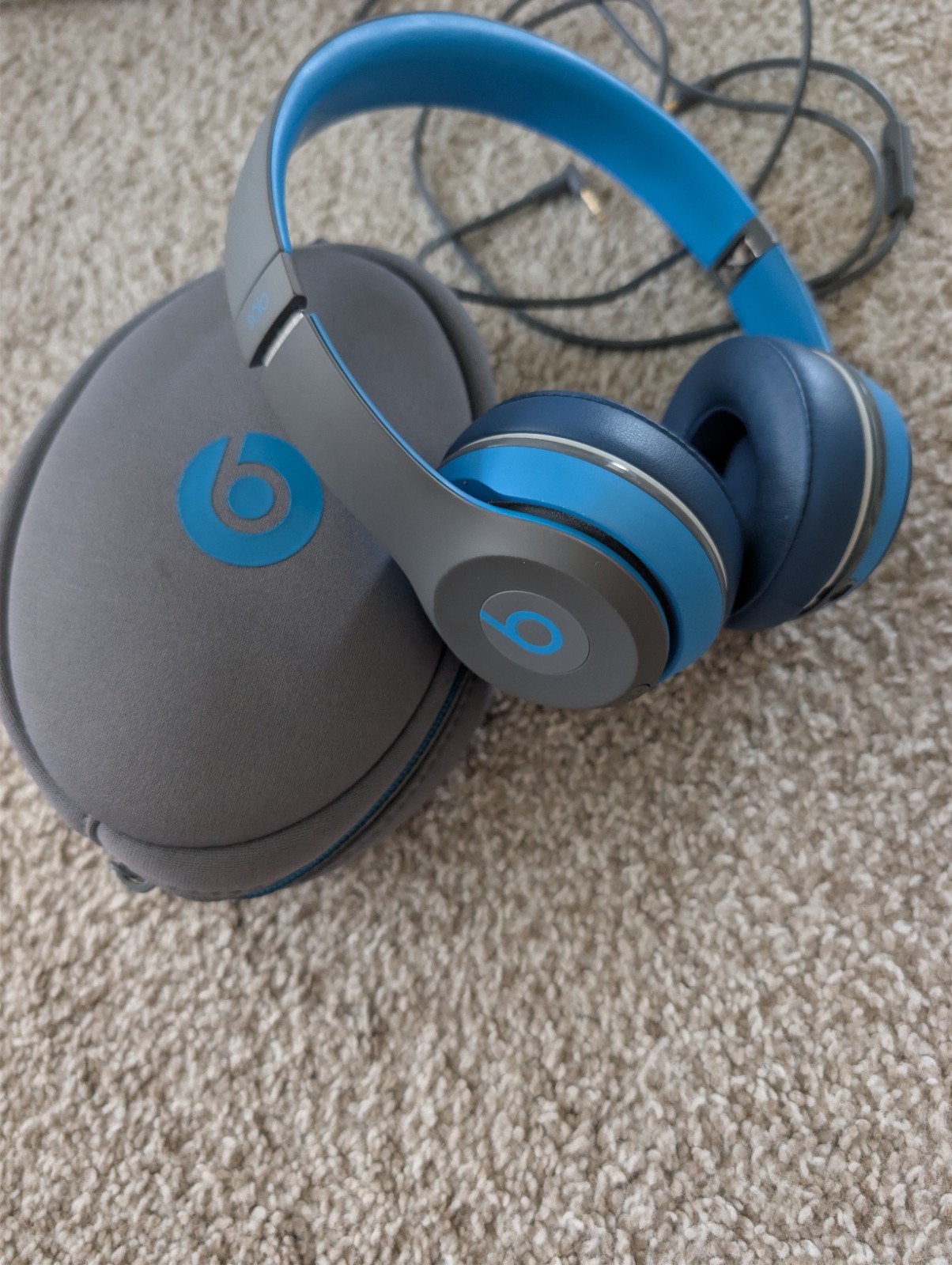 Beats by Dr. Dre Solo 2 Wired On-Ear B0518 Headphones With Cable And Beats Case