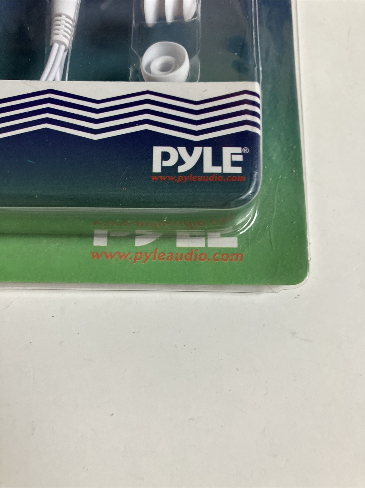 NEW PyleHome PWPE10W Wired Waterproof Ear Marine Swimming Headphones – White
