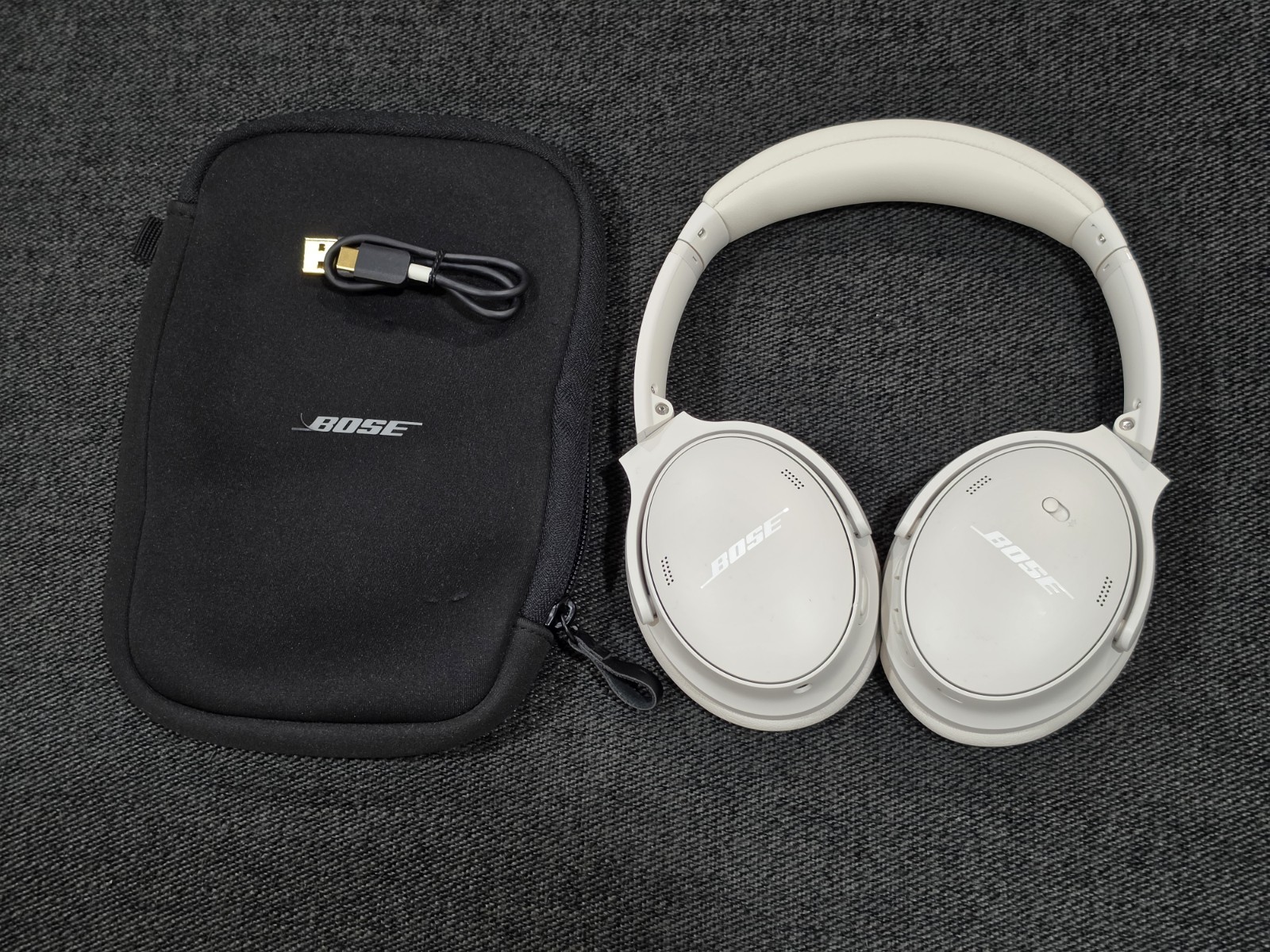 Bose QuietComfort Wireless Over-Ear Headphones – White Smoke