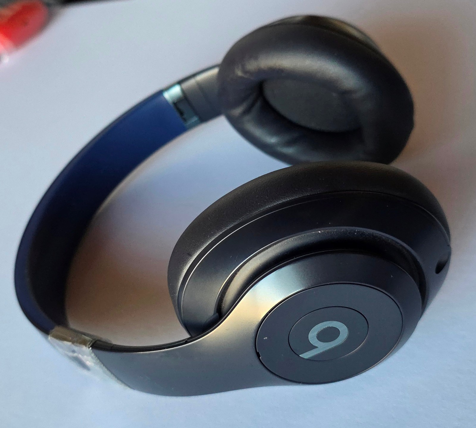 Navy Blue Beats Studio Pro Wireless Headphones MQTQ3LL/A – Works but Taped Band