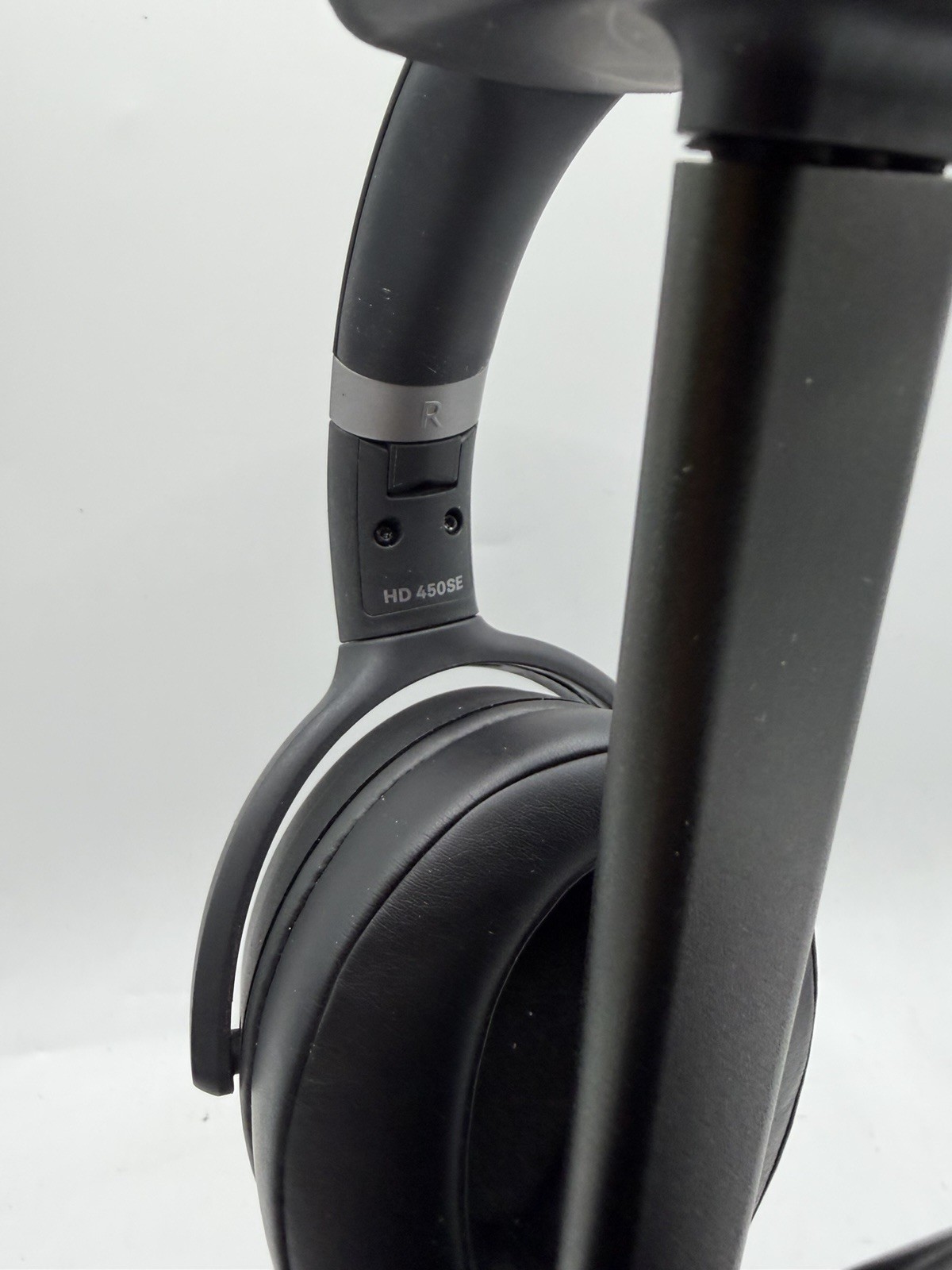 Sennheiser HD 450SE Wireless Bluetooth 5.0 Headphones with Noise Cancelling