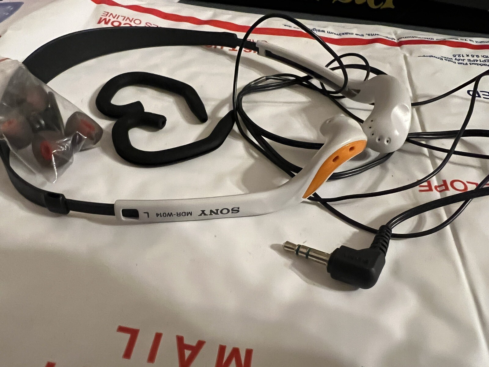 Sony Headphones MDR-W014 Lightweight Vertical ln Ear Headphones White Orange VTG