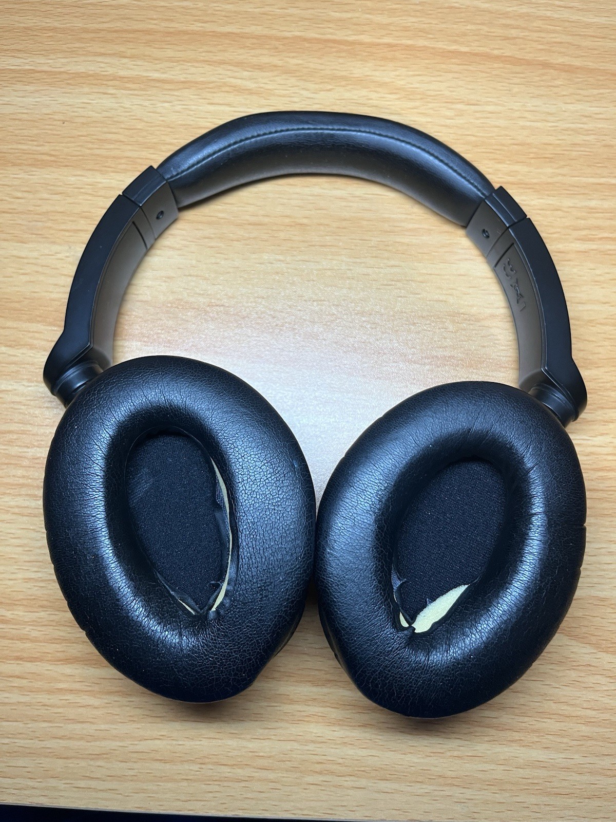 Audio Technica Active Noise Cancelling Headphones Over The Ear Silver ATH-ANC7b