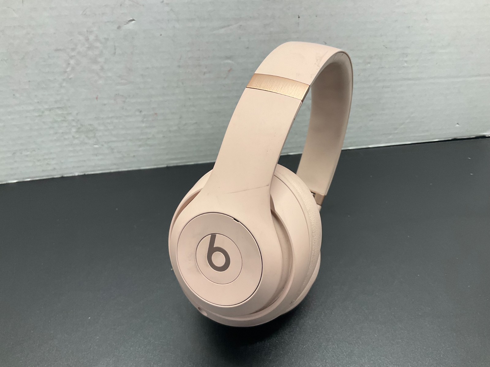 beats Studio Pro x Kim Kardashian Bluetooth Noise Cancelling Headphones – Moon