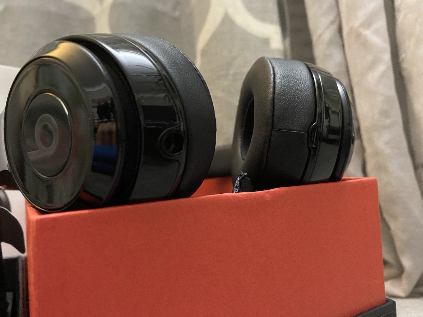 Beats by Dr. Dre Solo3 Over the Ear Headphone – Gloss Black