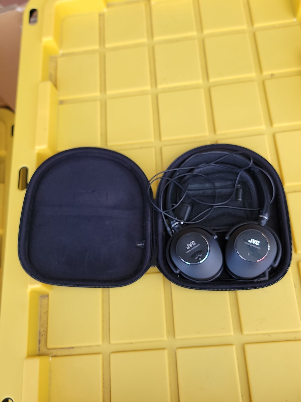 JVC HA-NC250 Wired, Noise Cancelling Headphones Black w/ Case, Tested, Works GR8