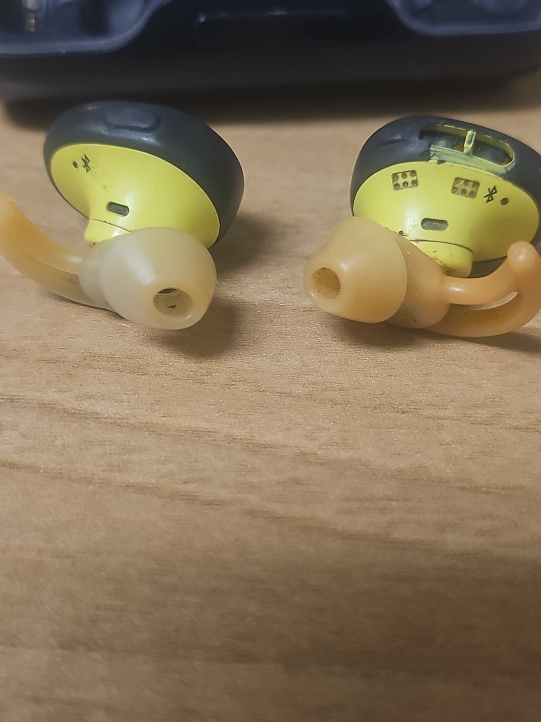 Bose SoundSport Wireless Headphones Sport Bluetooth Earbuds In-ear (For Parts)