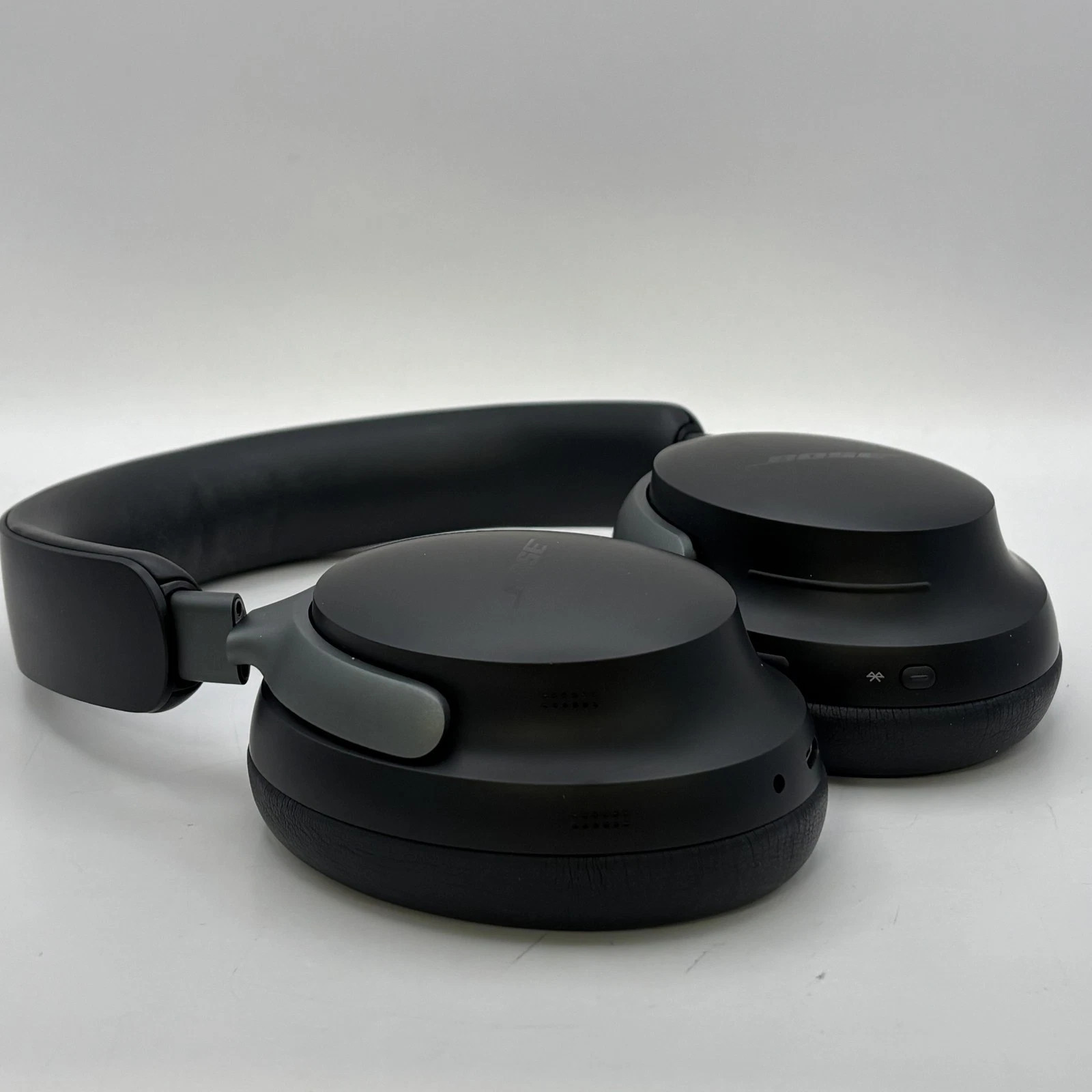 Bose QuietComfort Ultra Headphones Black w/ Case & Charger – Excellent