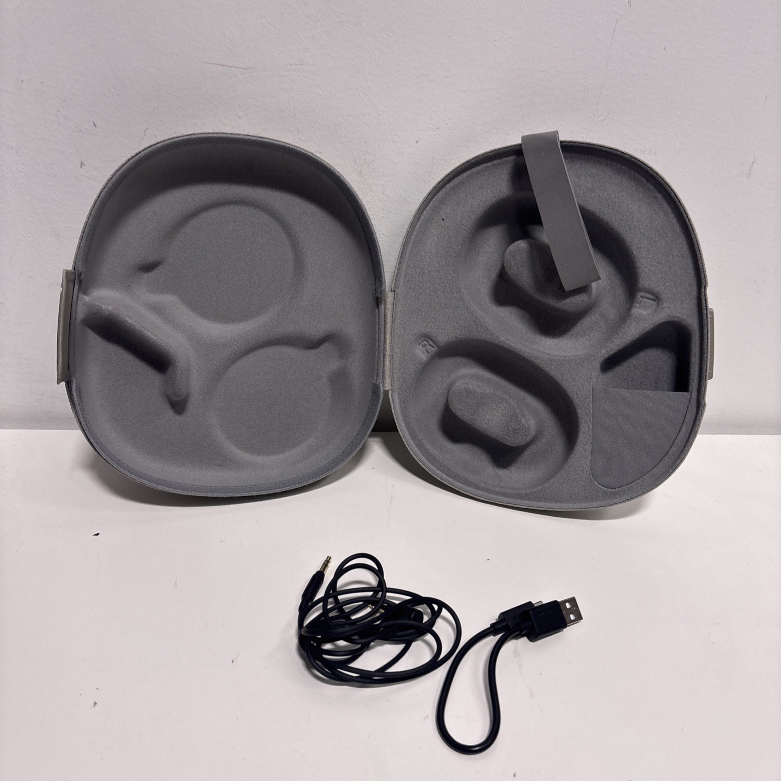 Sony Carrying Case for WH-1000XM6 Noise Canceling Headphones w/ Orignal Inserts