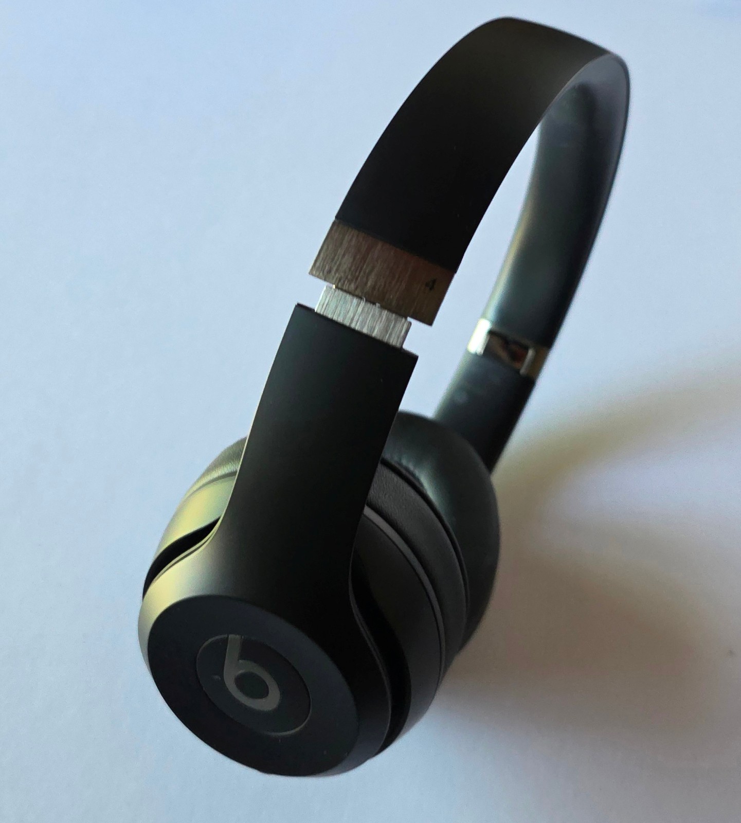 Unused Original Matte Black Beats Solo 4 Wireless Headphones MUW23LL/A in Bulk P