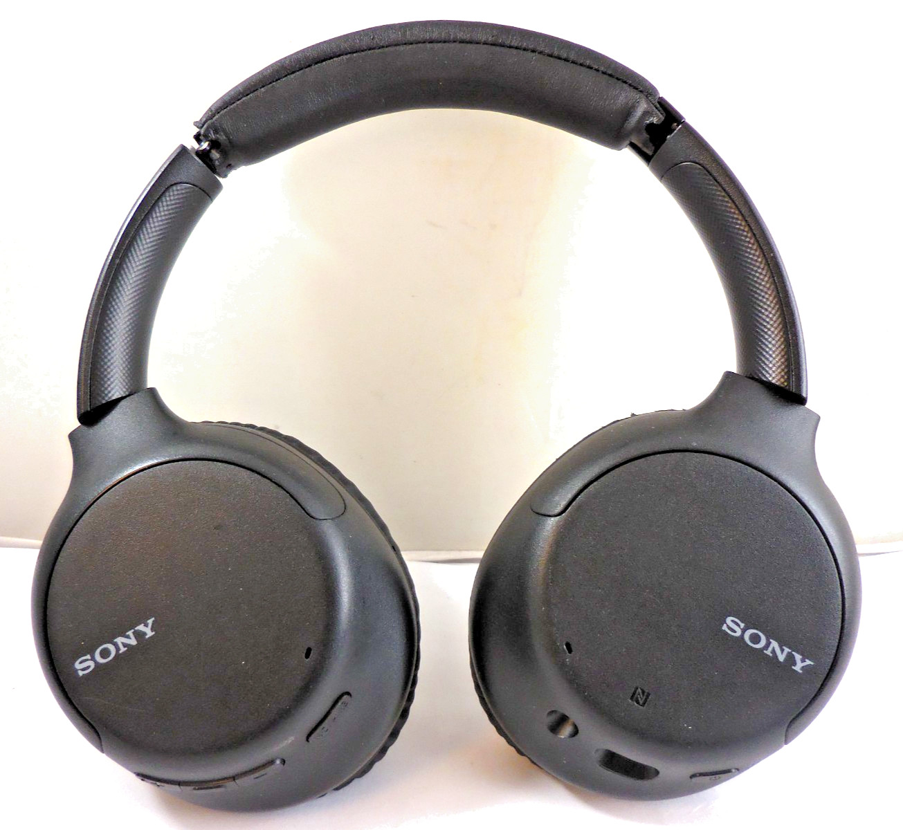 Sony WH-CH710N Wireless Over-Ear Noise Canceling Headphones – With Issue