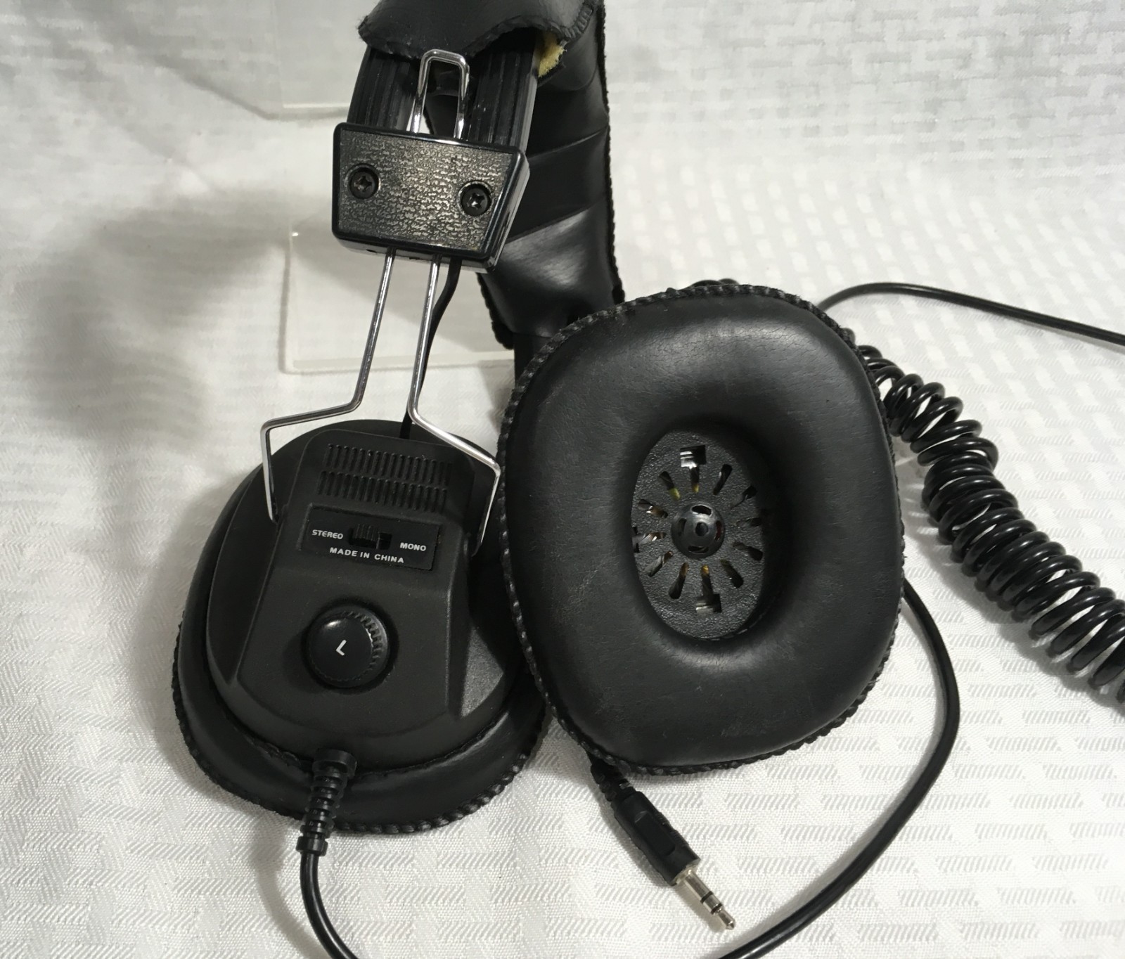 CALIFONE 068AV HEADPHONES / BLACK / SWITCHABLE STEREO – MONO / COILED CORD