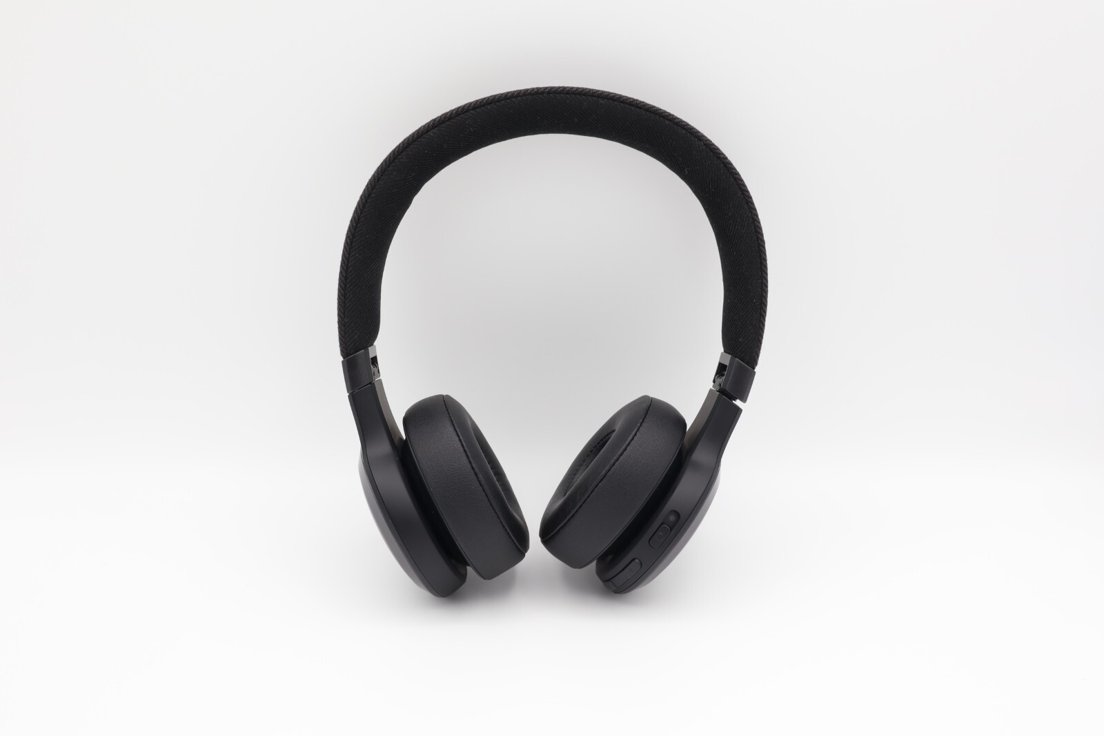 JBL Live 675NC Wireless Adaptive Noise Cancelling Headphones