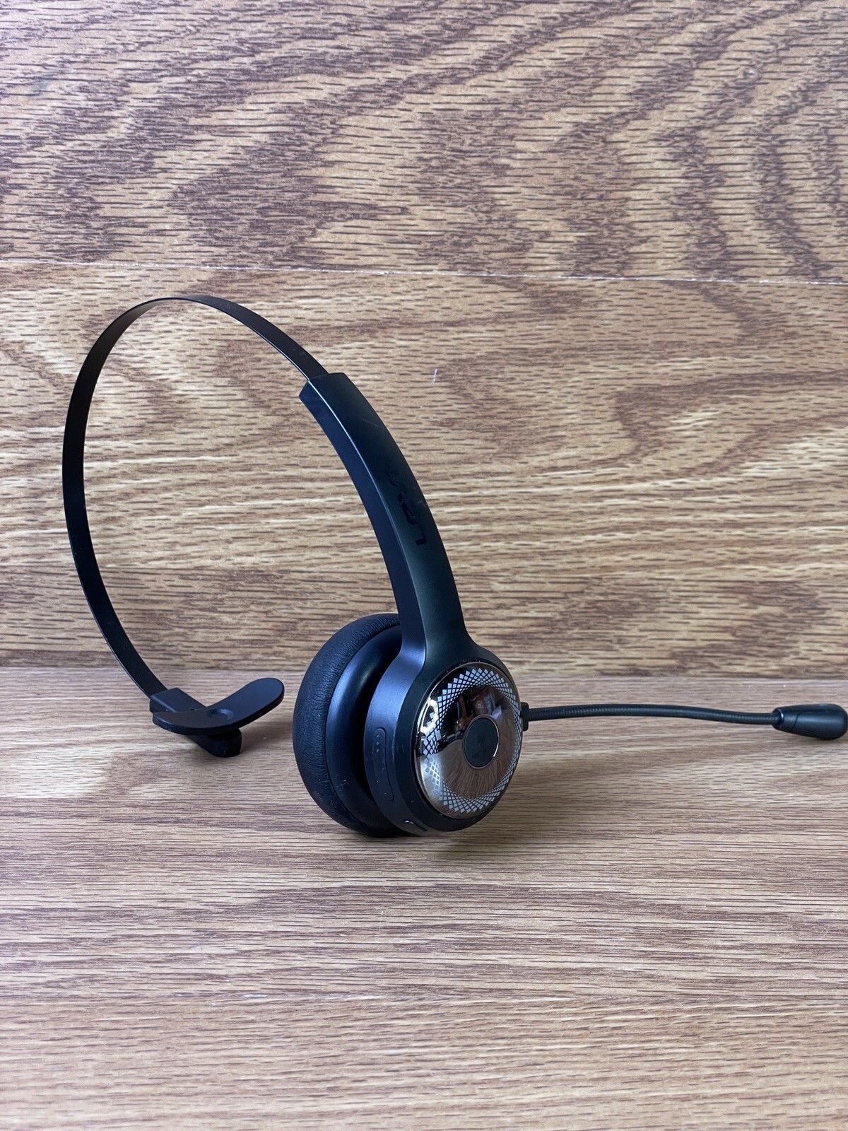 Levn LE-HS010 Superior Black Noise Canceling Bluetooth V5.0 Headset Used