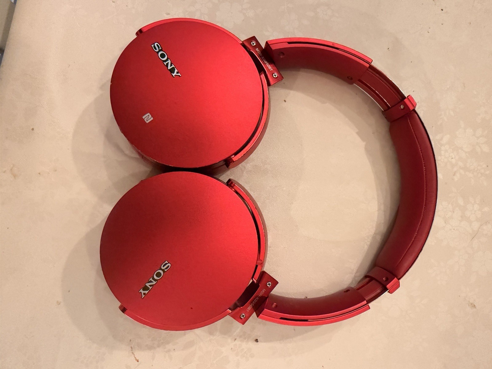 Sony Red Bluetooth Wireless Over-Ear Headband Headphones Ear-Cup Double Earpiece