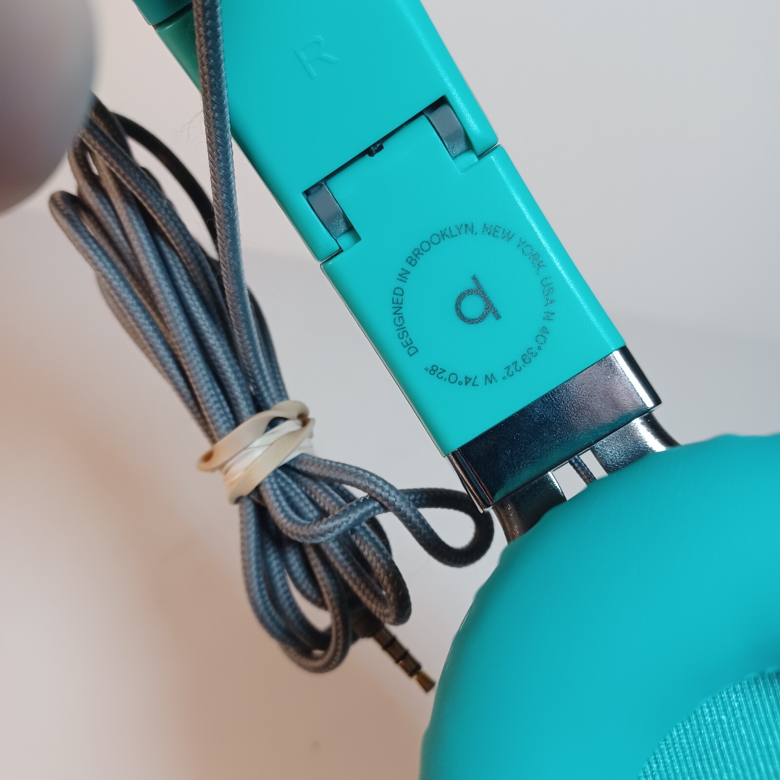 Artix CL750 Wired Headphones with Mic & Volume Control — 90% Noise Cancelling