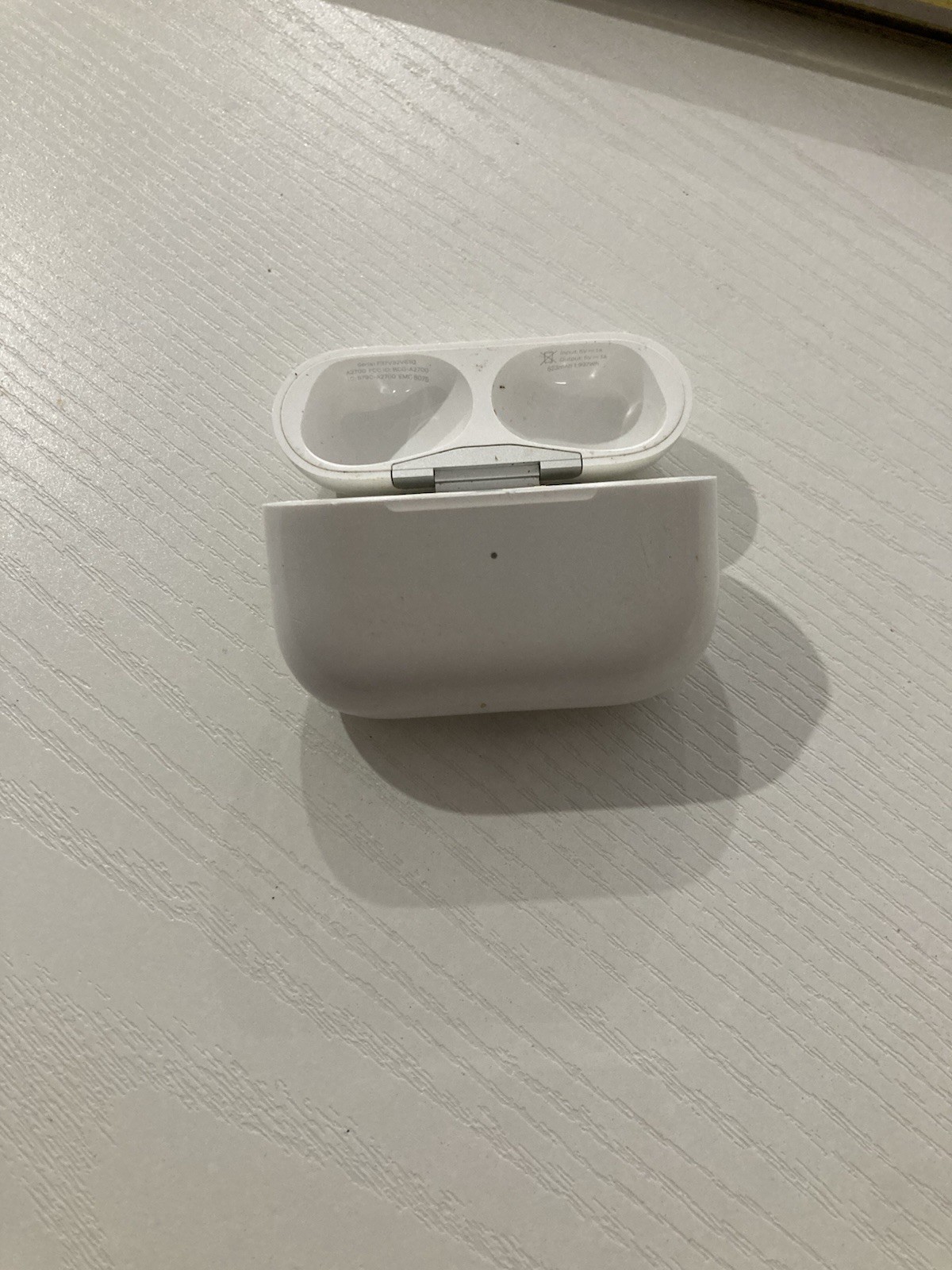 Apple AirPods Pro 2nd Gen White Bluetooth MagSafe Case
