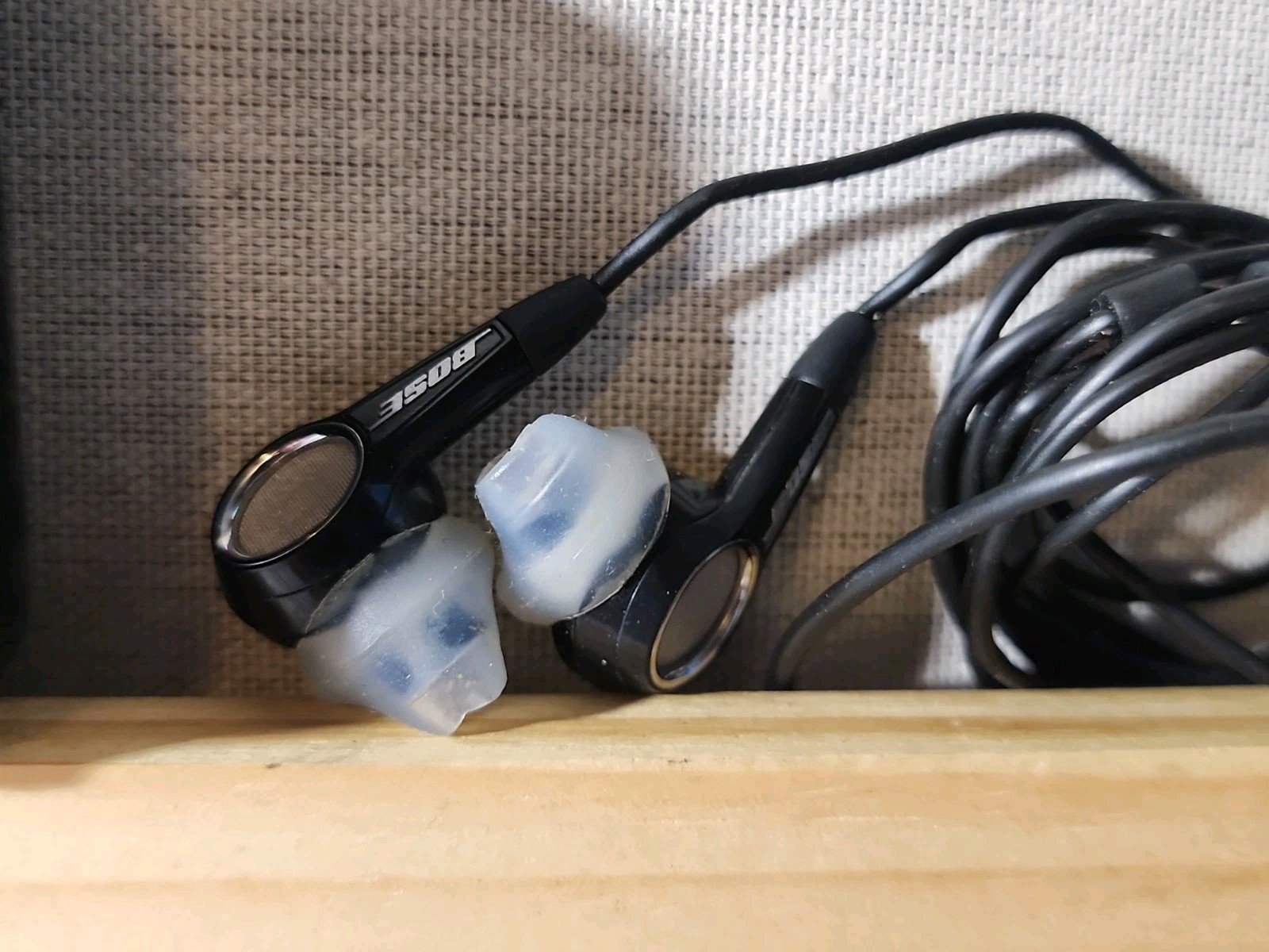 Retro Bose TriPort IE In-Ear Headphones – Black/White