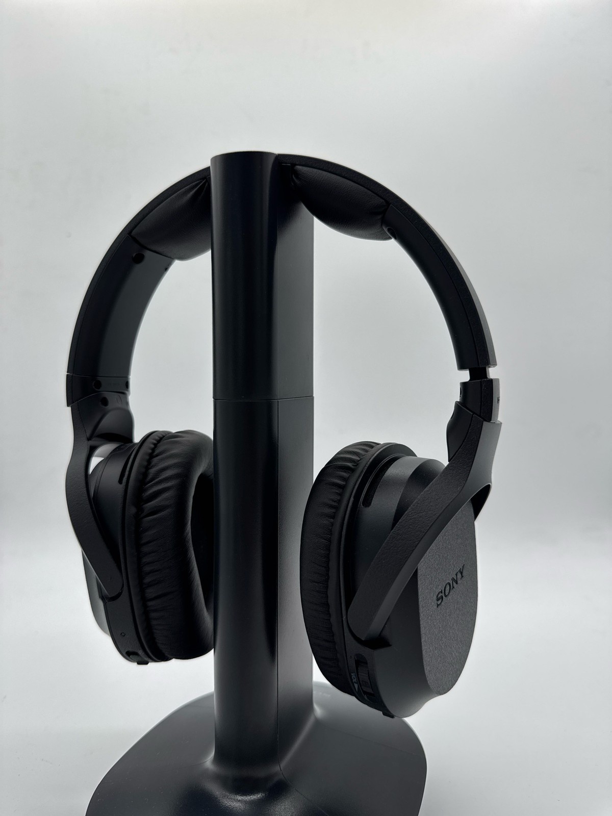(BROKEN) Sony WH-RF400 Wireless Home Theater Headphones RF Transmitter Dock (2)