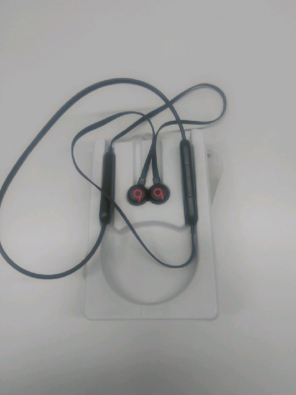 Beats Flex ‎MYMC2LL/A Wireless Earbuds Black Sound Isolation Built-in Microphone