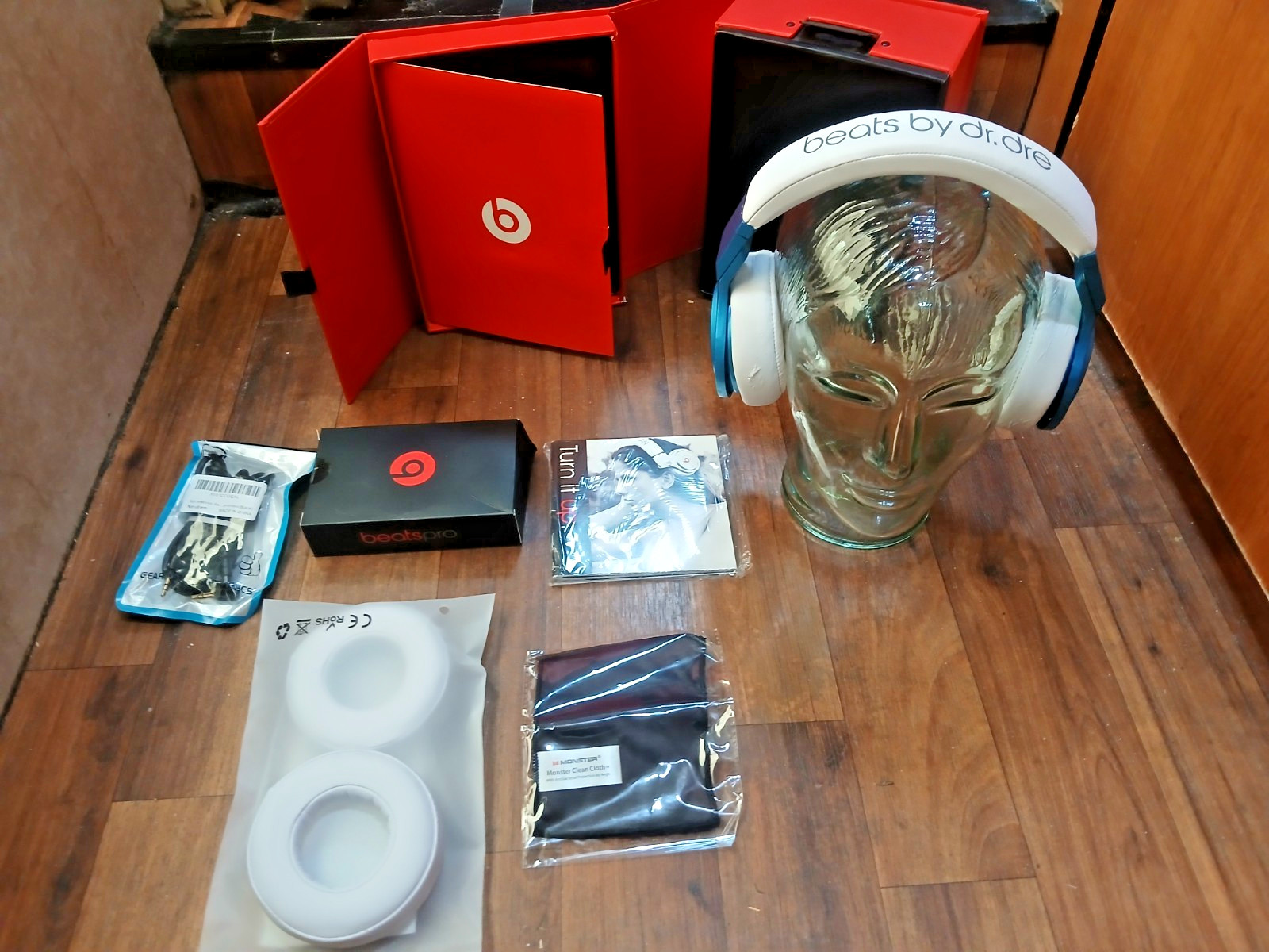 Discontinued Beats Pro by Dr. Dre ” Royal Blue ” Studio Headphones (Very Rare)