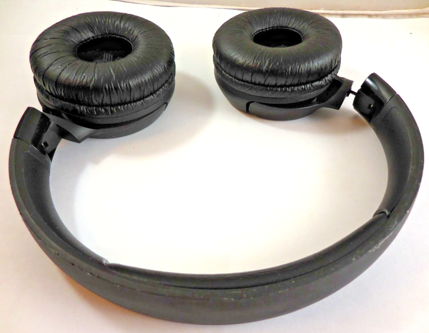 JBL Tune 520BT Bluetooth On-Ear Headset with Mic Extra Pure Bass-Hinge Broken
