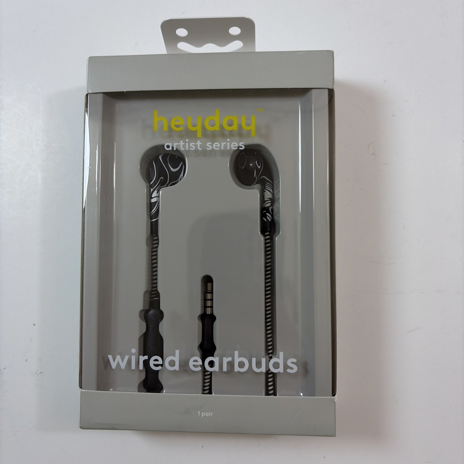 Heyday Artist Series Wired Earbuds 1 Pair 3.5mm Aux Plug Comfort Fit Microphone