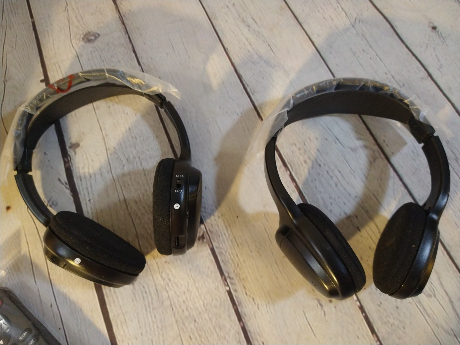 BRAND NEW wireless headphones FORD OEM 7L1T-19C013-AB w/remote