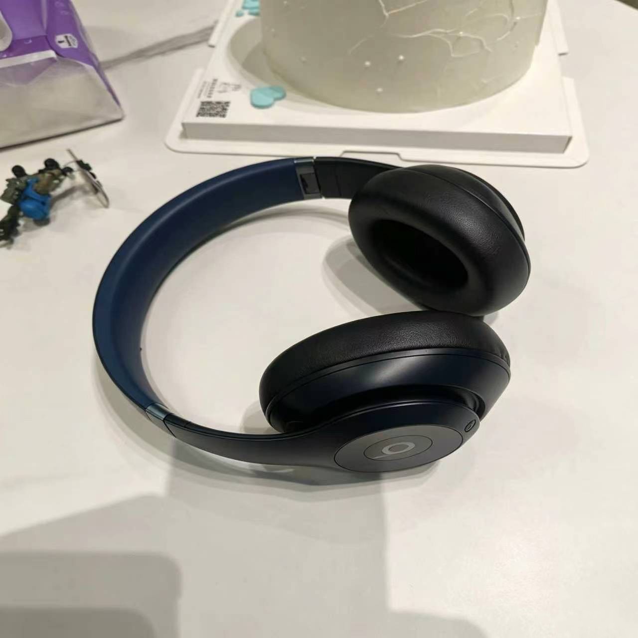 Beats Solo 4 Wireless On-Ear Headphones – Navy Blue